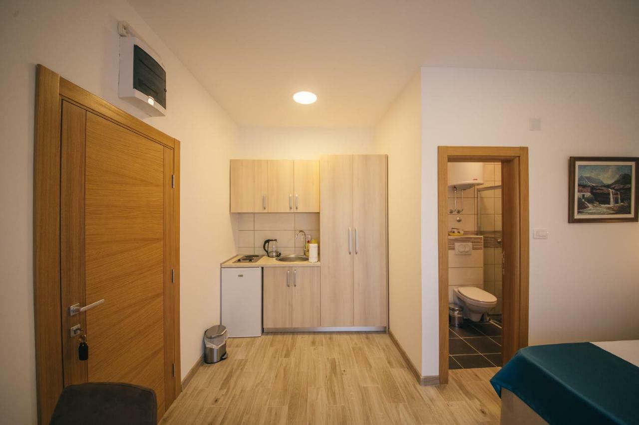 Apartments Vojislav Вирпазар Екстериор снимка