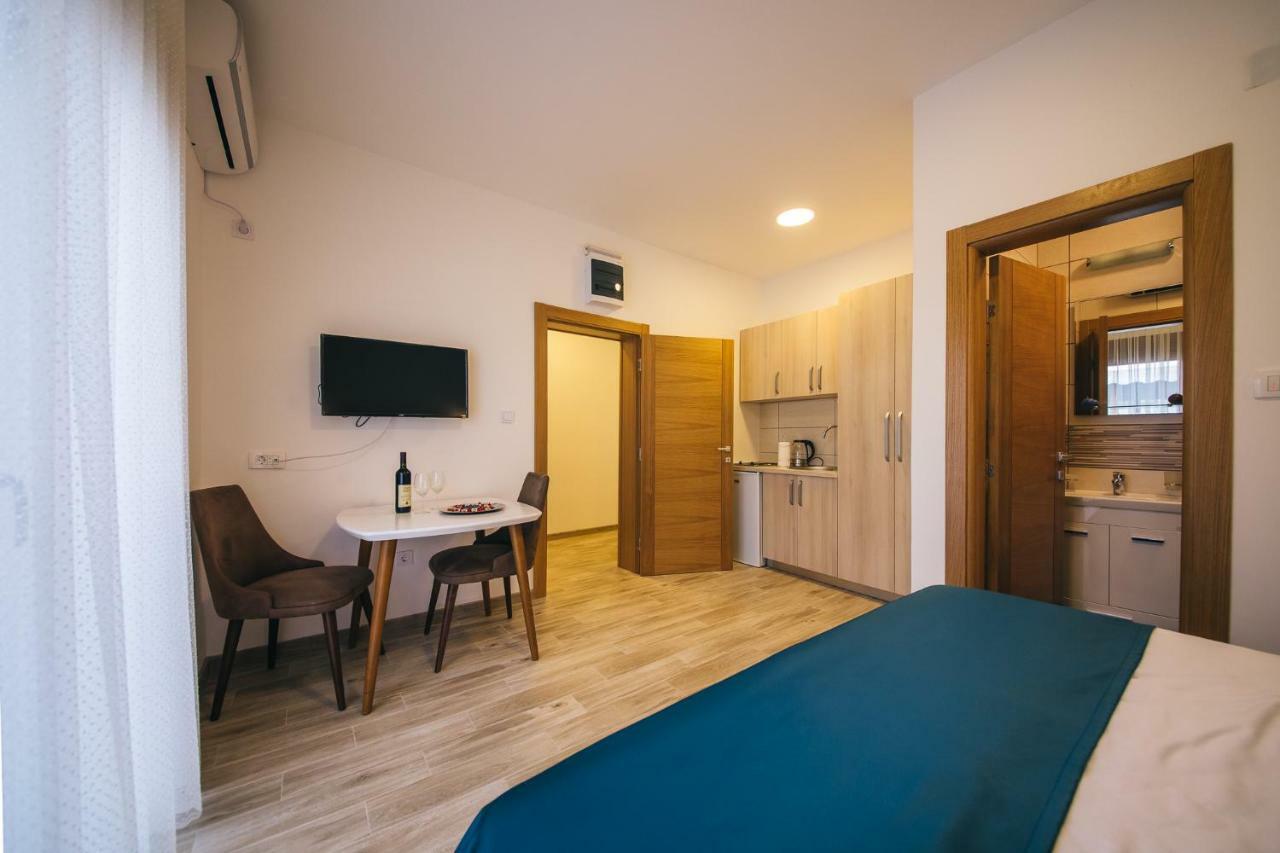 Apartments Vojislav Вирпазар Екстериор снимка