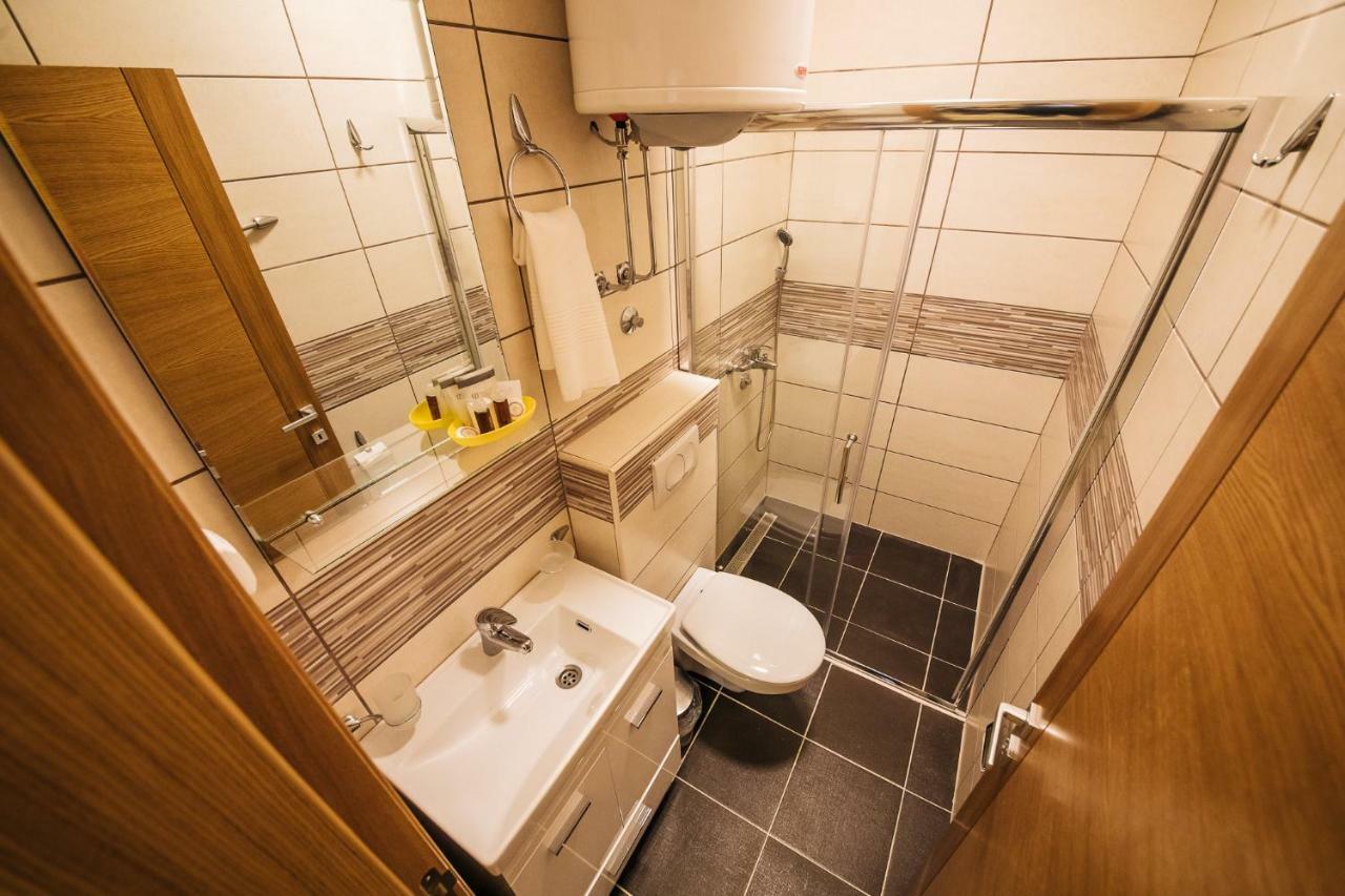 Apartments Vojislav Вирпазар Екстериор снимка