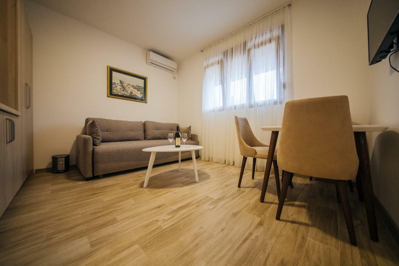 Apartments Vojislav Вирпазар Екстериор снимка