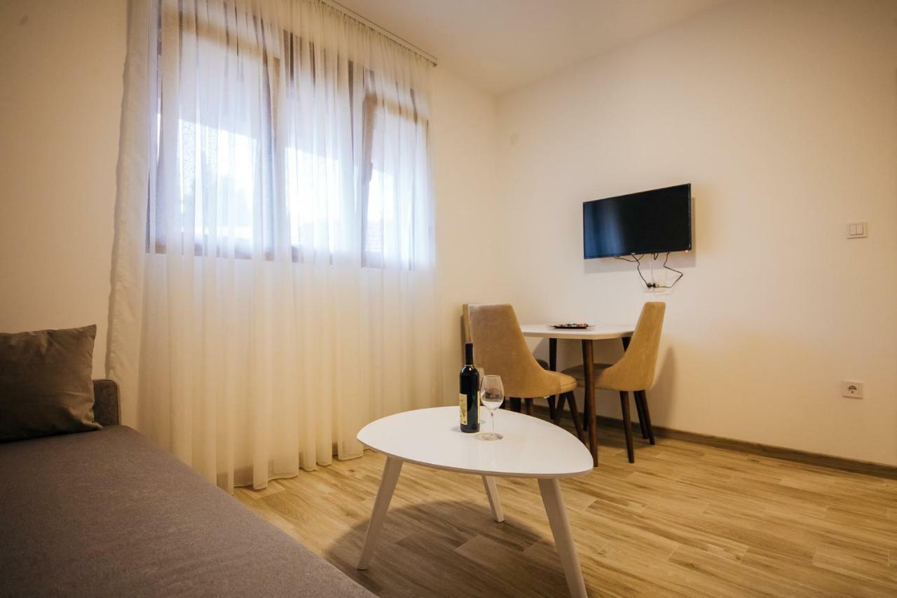 Apartments Vojislav Вирпазар Екстериор снимка